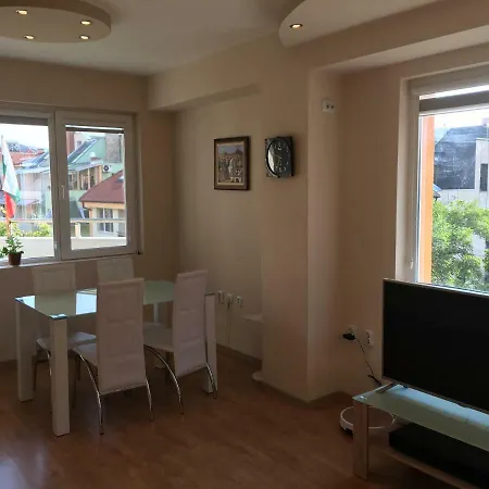 Koko's Sunny And Spacious Place Appartement