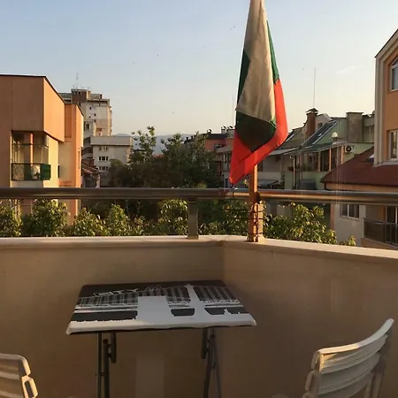Koko's Sunny And Spacious Place Plovdiv